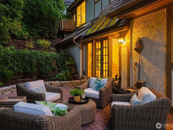 5222 W Mercer Way, Mercer Island WA 98040