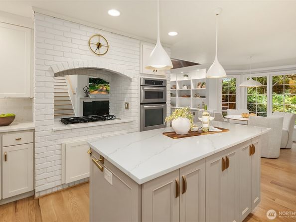 5222 W Mercer Way, Mercer Island WA 98040