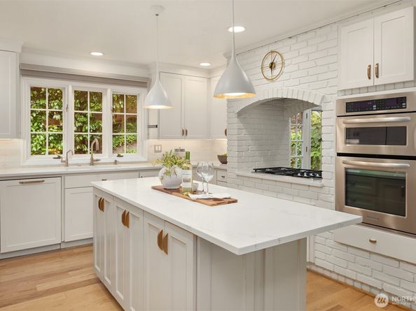 5222 W Mercer Way, Mercer Island WA 98040