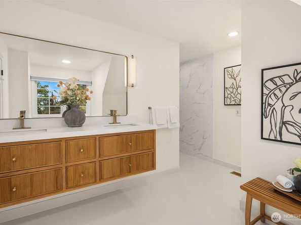 5222 W Mercer Way, Mercer Island WA 98040