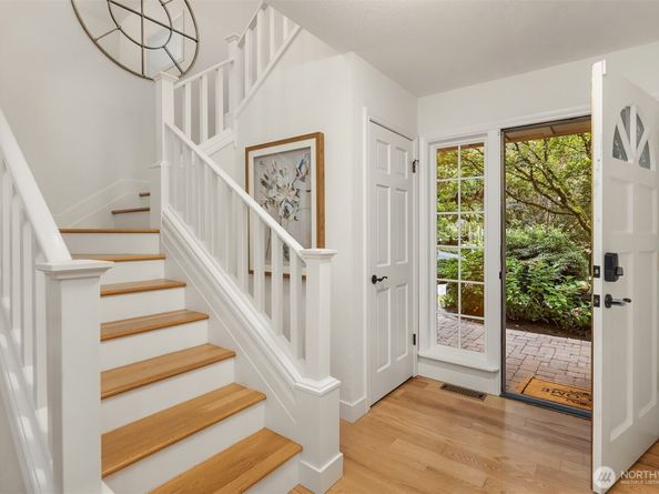 5222 W Mercer Way, Mercer Island WA 98040