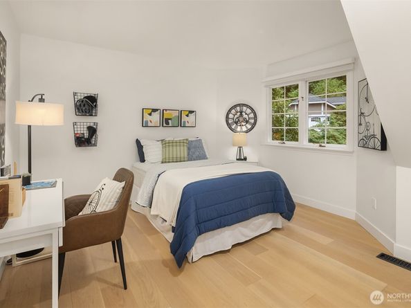 5222 W Mercer Way, Mercer Island WA 98040
