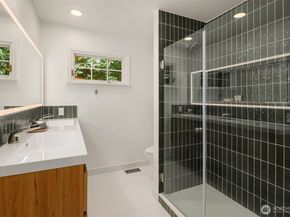 5222 W Mercer Way, Mercer Island WA 98040