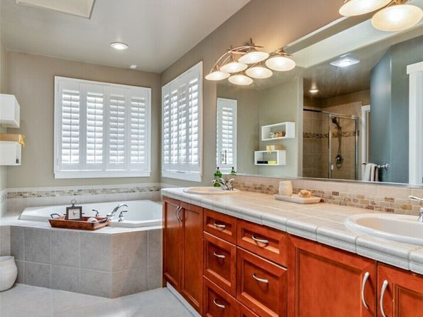 12925 SE 216th Place, Kent WA 98031