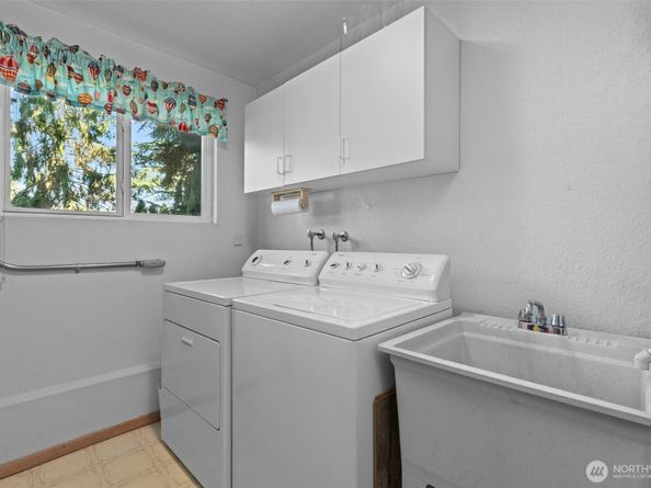 18722 64th Lane NE, Kenmore WA 98028