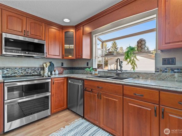 18722 64th Lane NE, Kenmore WA 98028