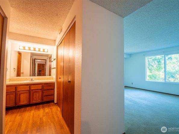 17417 Ashworth Avenue N 303, Shoreline WA 98133