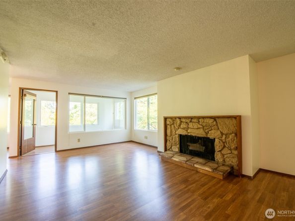 17417 Ashworth Avenue N 303, Shoreline WA 98133