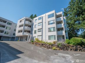 17417 Ashworth Avenue N 303, Shoreline WA 98133