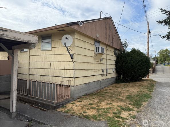 1709 S Juneau Street, Seattle WA 98108