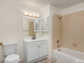10501 8th Avenue NE 322, Seattle WA 98125