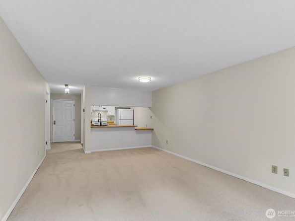10501 8th Avenue NE 322, Seattle WA 98125