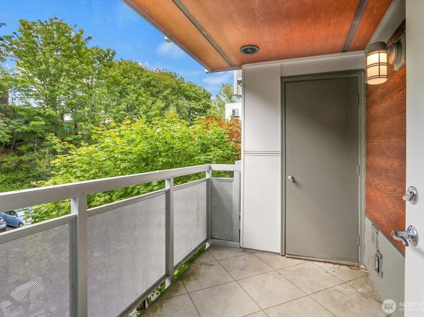 10501 8th Avenue NE 322, Seattle WA 98125