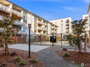 10501 8th Avenue NE 322, Seattle WA 98125