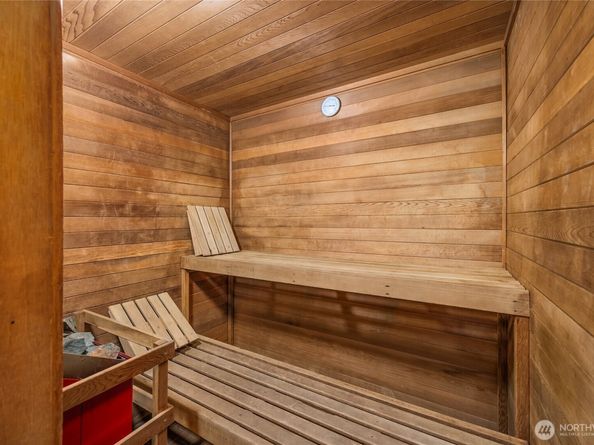 10501 8th Avenue NE 322, Seattle WA 98125