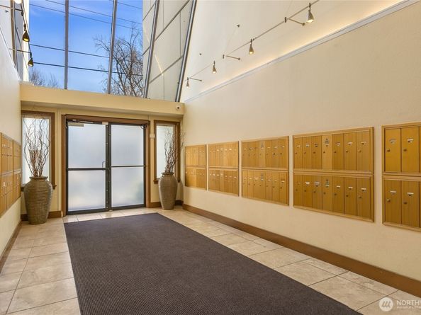 10501 8th Avenue NE 322, Seattle WA 98125