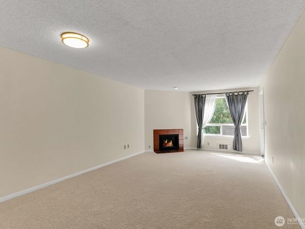 10501 8th Avenue NE 322, Seattle WA 98125