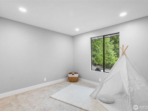 17613 NE 31st Place, Redmond WA 98052