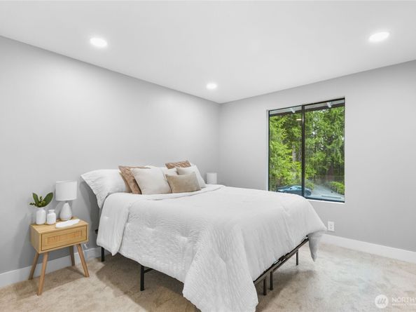 17613 NE 31st Place, Redmond WA 98052