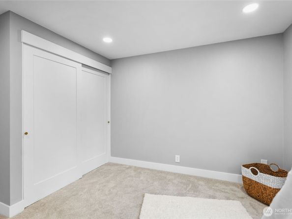 17613 NE 31st Place, Redmond WA 98052