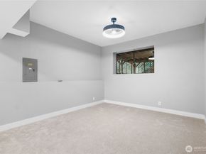 17613 NE 31st Place, Redmond WA 98052