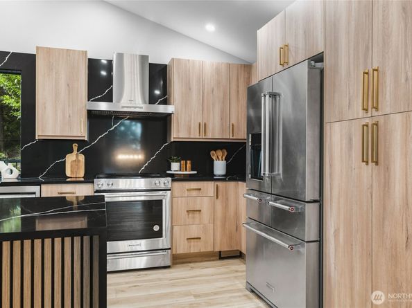 17613 NE 31st Place, Redmond WA 98052