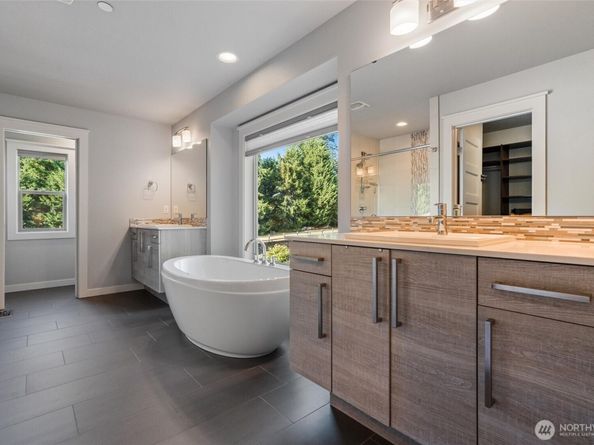 35228 S 44th Avenue, Auburn WA 98001