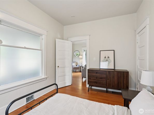 4437 46th Avenue SW, Seattle WA 98116