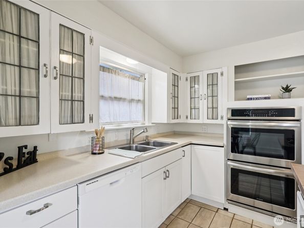 4437 46th Avenue SW, Seattle WA 98116