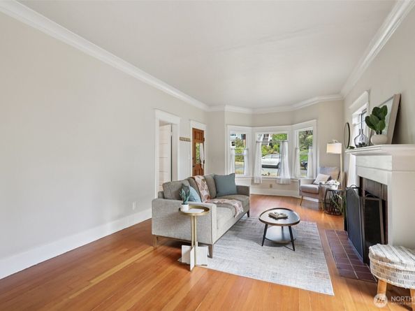 4437 46th Avenue SW, Seattle WA 98116