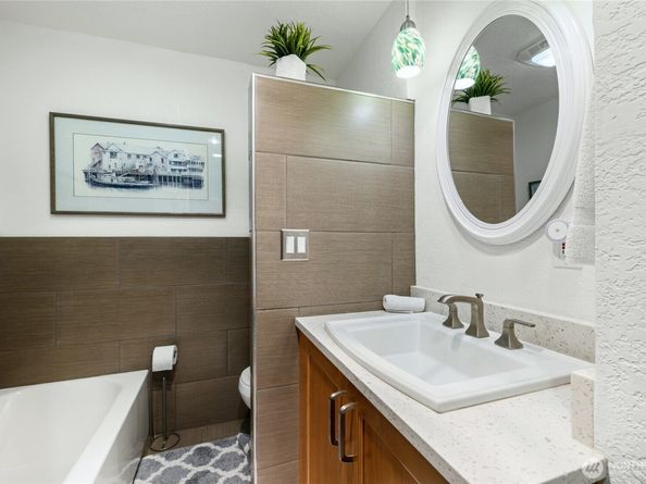 830 Kirkland Way 103, Kirkland WA 98033