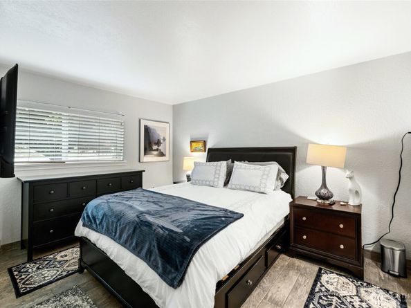 830 Kirkland Way 103, Kirkland WA 98033