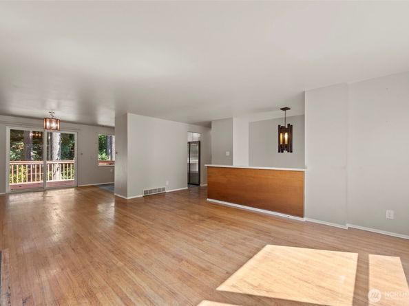 5318 128th Avenue SE, Bellevue WA 98006