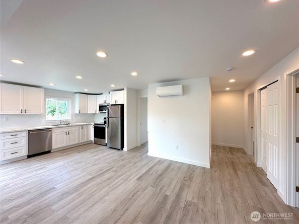 1743 SE Crawford Road, Port Orchard WA 98366