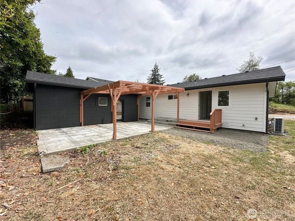 1743 SE Crawford Road, Port Orchard WA 98366