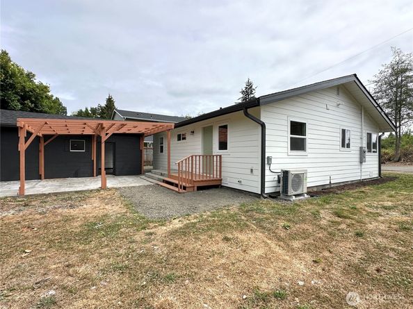 1743 SE Crawford Road, Port Orchard WA 98366