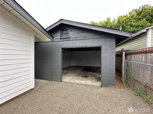 1743 SE Crawford Road, Port Orchard WA 98366