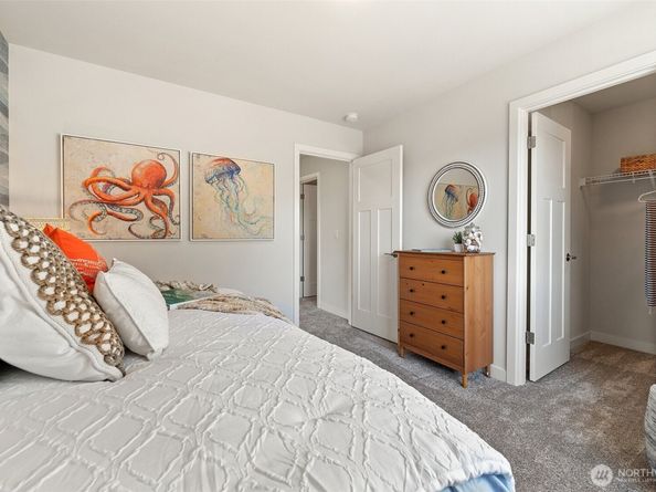 3927 McCormick Village Drive, Bremerton WA 98312