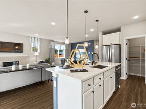3927 McCormick Village Drive, Bremerton WA 98312
