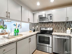 14435 NE 40th St B102, Bellevue WA 98007