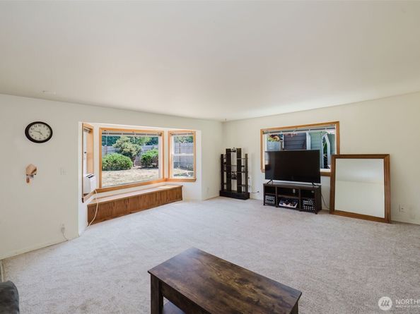 143 Dora Avenue, Bremerton WA 98312