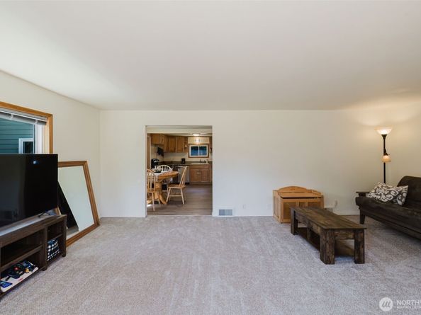 143 Dora Avenue, Bremerton WA 98312