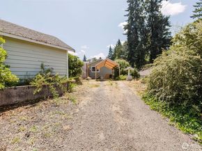 143 Dora Avenue, Bremerton WA 98312