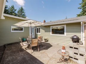 143 Dora Avenue, Bremerton WA 98312