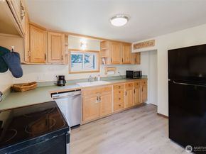 143 Dora Avenue, Bremerton WA 98312
