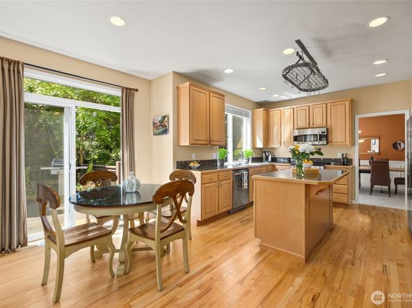 9437 NE Coral Court, Bainbridge Island WA 98110