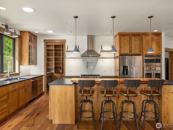 9721 NE Charisma Circle, Bainbridge Island WA 98110