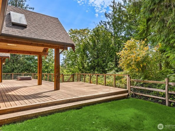 9721 NE Charisma Circle, Bainbridge Island WA 98110