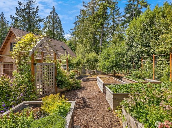 9721 NE Charisma Circle, Bainbridge Island WA 98110