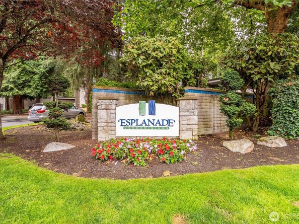 12040 100th Avenue NE J102, Kirkland WA 98034